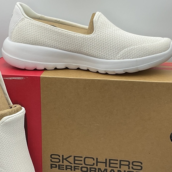 NWT Skechers Performance White Go Walk Shoes With Box - Picture 5 of 10